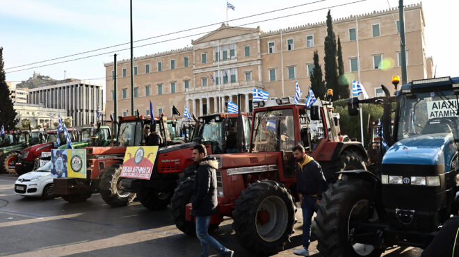 αγρότες-στο-σύνταγμα-σήμερα-τα-τρακτέ-564075847