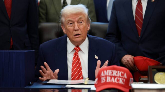 δασμοί-ο-τραμπ-επανέφερε-σε-ισχύ-συμφω-564059545