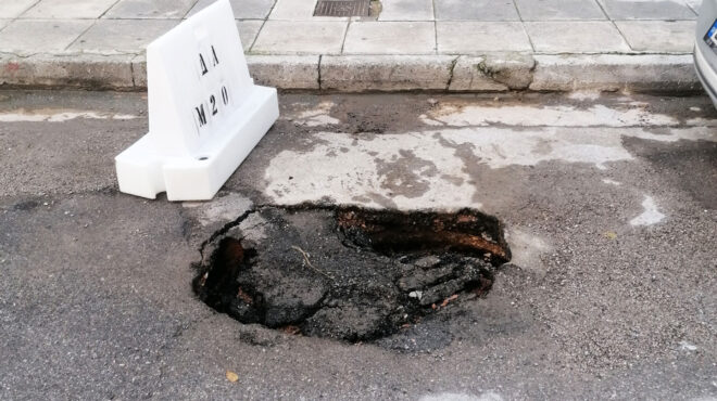 ψηφιδωτό-από-μπαλώματα-οι-δρόμοι-564097513