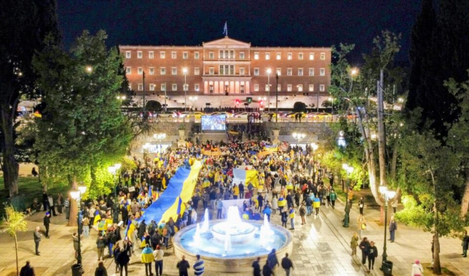 Ουκρανία: Συγκέντρωση στο Σύνταγμα για τα τέσσερα χρόνια από τη ρωσική εισβολή-1