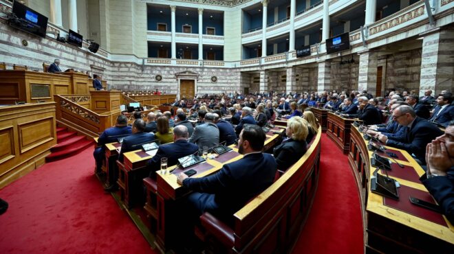 οι-πρώτες-αντιδράσεις-των-κομμάτων-στ-564055933