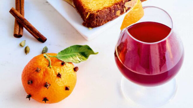 ζεστό-κρασί-με-μανταρίνι-564054907