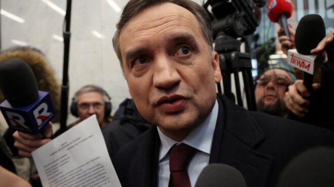 πολωνικό-δικαστήριο-διέταξε-τη-σύλλη-564064114