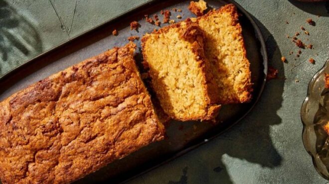 κέικ-ζουμερό-με-τριφτό-μήλο-564068056