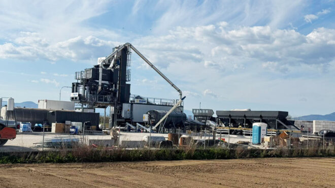 πλάι-στα-βιολογικά-λαχανικά-φυτρώνε-564126367