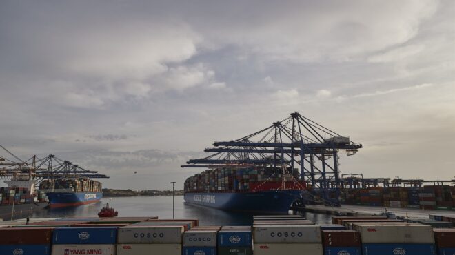 αύξηση-διακίνησης-κοντέινερ-στον-πει-564131143