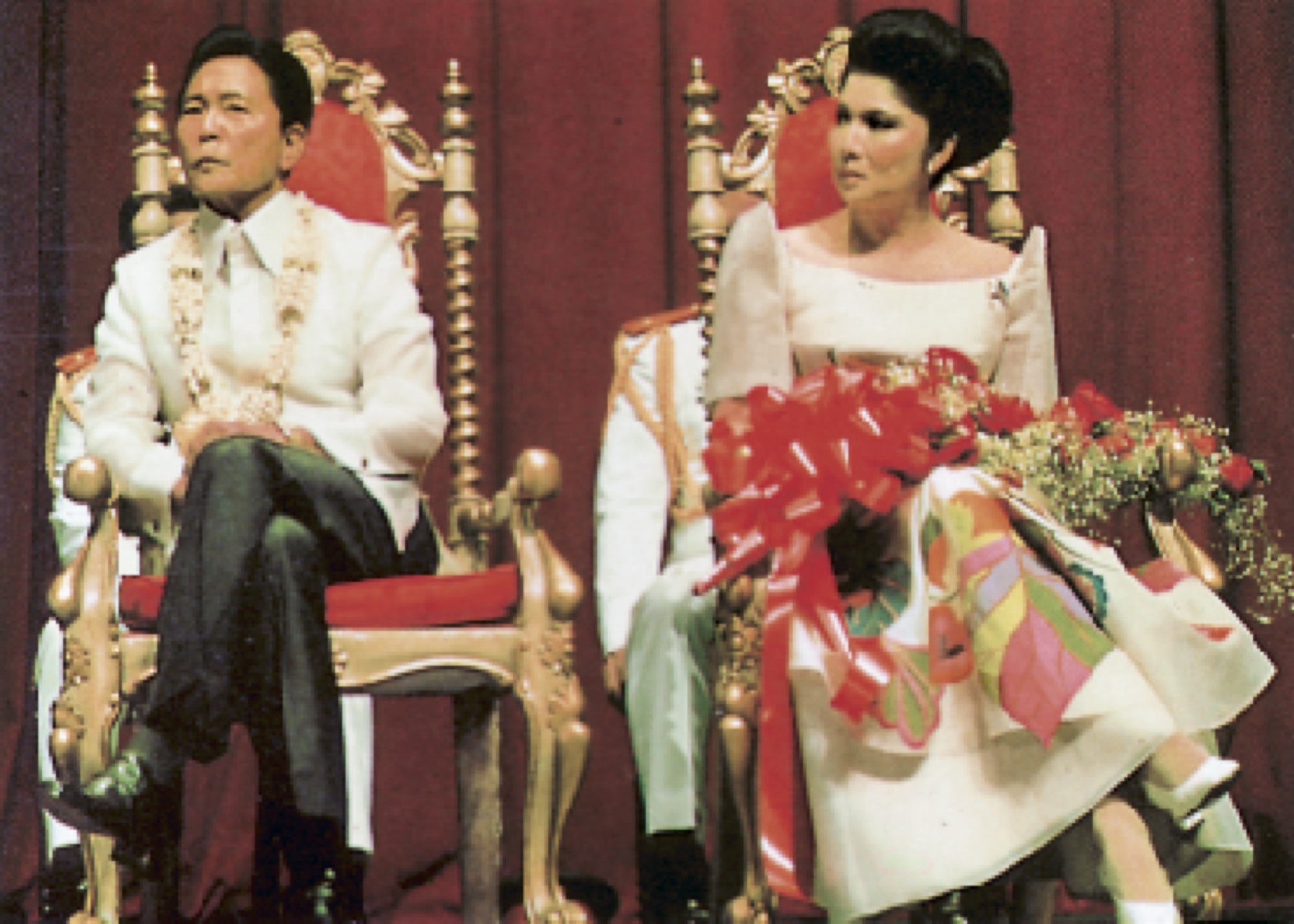 Μια ειρηνική λαϊκή επανάσταση-1