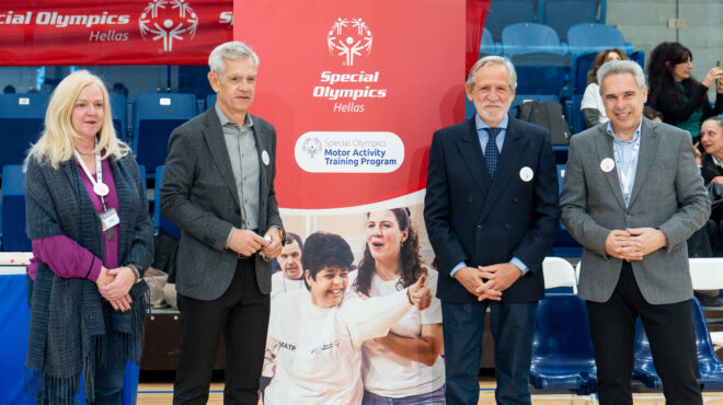 σε-ένα-γήπεδο-χωρίς-διαχωρισμούς-η-ετή-564143875