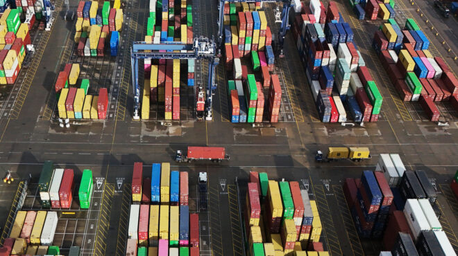 φαρ-ουέστ-στις-θαλάσσιες-μεταφορές-564133585