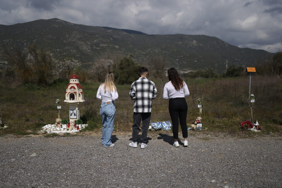 Καθήκον μας να κρατάμε ζωντανό το μνημείο των Τεμπών-8