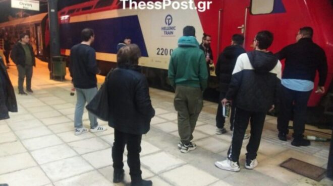 ακινητοποιήθηκε-στην-οινόη-η-αμαξοστ-564146743