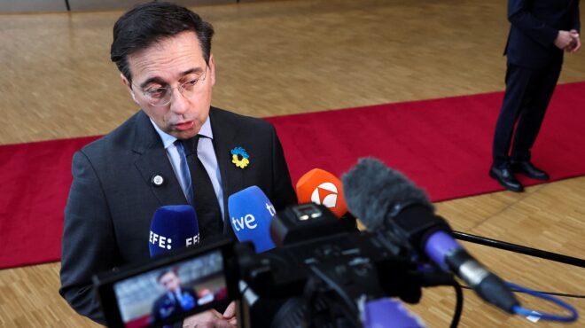 ο-μακρόν-στηρίζει-σάντσεθ-στη-διαμάχ-564107383