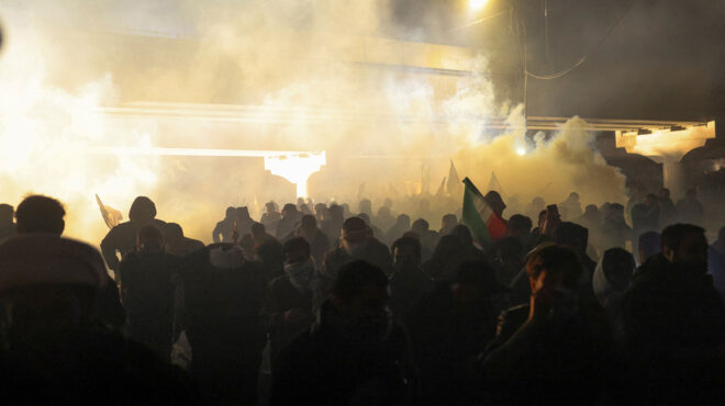 ανάφλεξη-στη-μέση-ανατολή-η-ε-ε-ζητά-αυ-564103195