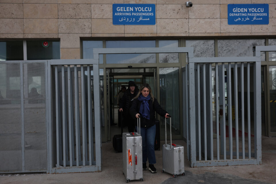 Εκατοντάδες Ιρανοί στα σύνορα με την Τουρκία – «Ολοι φοβούνται»-2