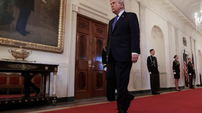 πώς-ο-τραμπ-έγινε-γεράκι-του-πολέμου-564104434