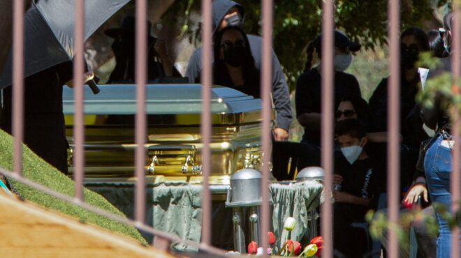 σε-χρυσό-φέρετρο-τάφηκε-ο-ελ-μέντσο-564105487