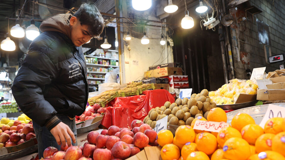 Ανταπόκριση από Τεχεράνη: Βόμβες, μπλακ άουτ στο Διαδίκτυο και ουρές για ψωμί -3