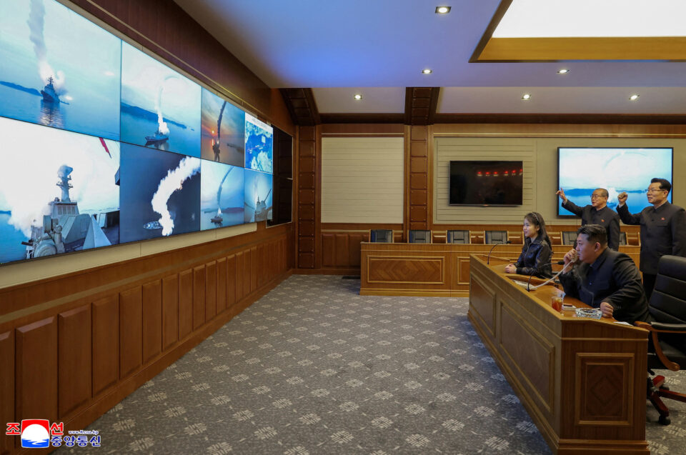 Βόρεια Κορέα: Ο Κιμ παρακολούθησε δοκιμές πυραύλων κρουζ με την κόρη του-2