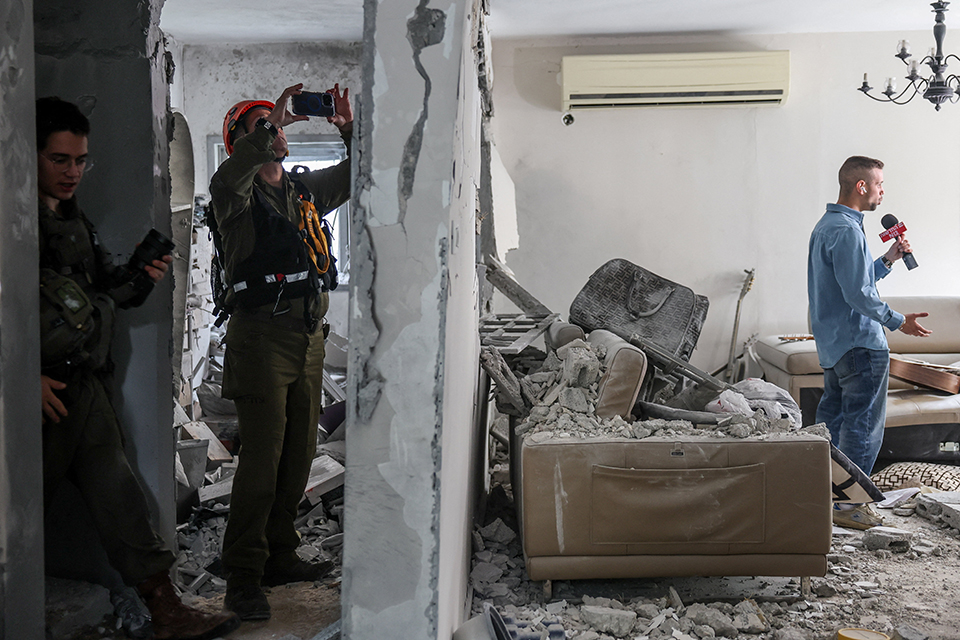 Η παραφωνία του πολέμου-3