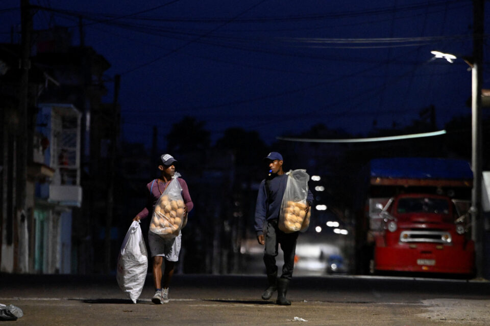 Η Κούβα καταρρέει, ο Τραμπ «καραδοκεί»-2