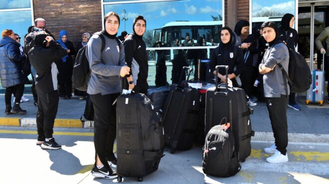 η-εθνική-γυναικών-του-ιράν-επέστρεψε-σ-564131824