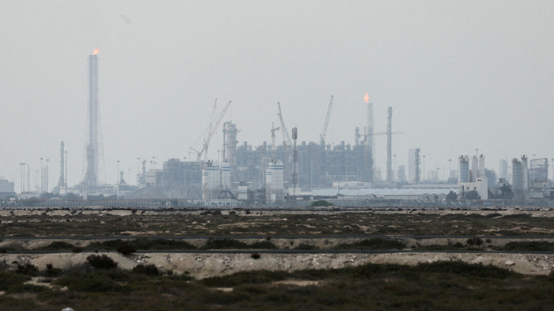 ο-περσικός-φλέγεται-οι-αγορές-κλονίζο-564134485