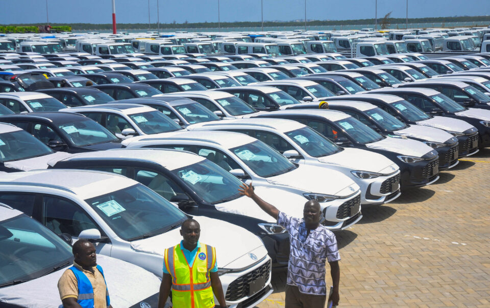 Τα «φυλακισμένα» αυτοκίνητα του πολέμου – Αντί για το Ντουμπάι ξέμειναν στην Κένυα-1