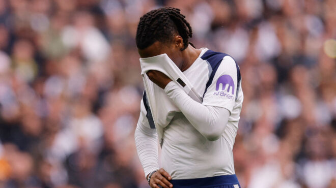 η-τότεναμ-βαδίζει-σε-τεντωμένο-σχοινί-564140584