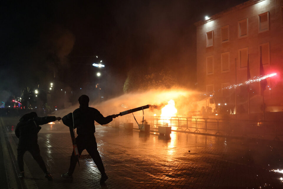 Αλβανία: Νέα βίαιη αντικυβερνητική διαδήλωση στα Τίρανα – Ζητούν την παραίτηση Ράμα-4