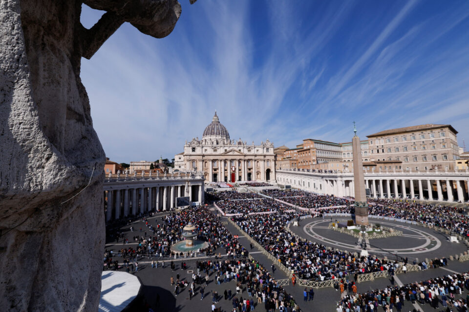 Πάπας Λέων: Ο Θεός απορρίπτει τις προσευχές των ηγετών που «βάφουν τα χέρια τους με αίμα»-1