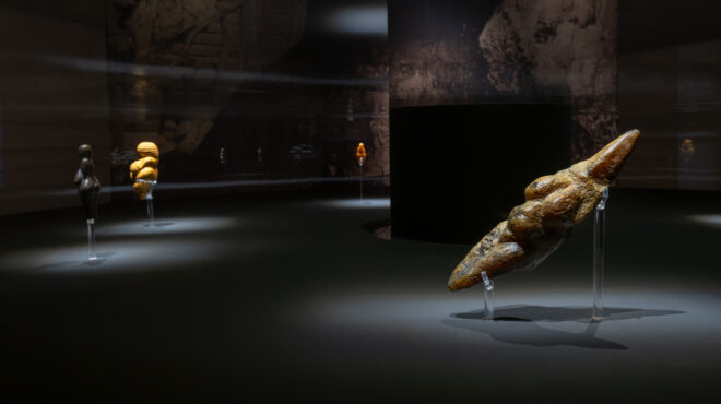 jeff-koons-αφροδίτη-του-lespugue-564135640