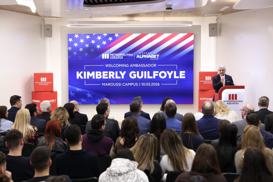 H Πρέσβης των Η.Π.Α., Κίμπερλι Γκίλφοϊλ, στο Μητροπολιτικό Κολλέγιο-2
