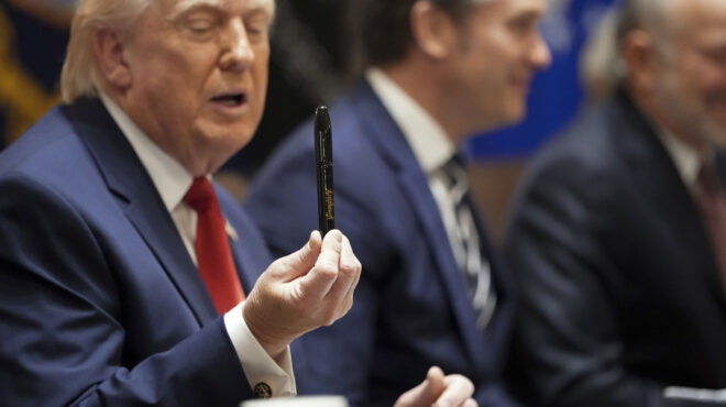 το-καρουζέλ-του-τραμπ-και-του-πετρελ-564148894