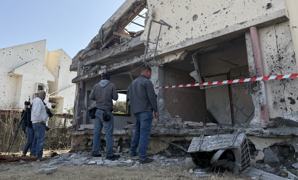 Ανάφλεξη στη Μέση Ανατολή: Σφυροκόπημα σε όλα τα μέτωπα-2