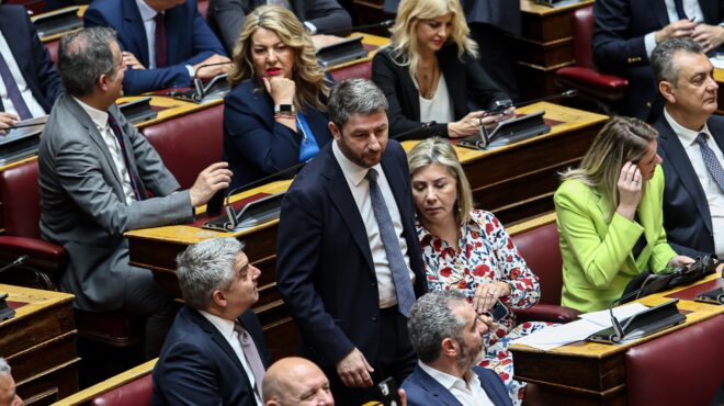 μπαράζ-αντιδράσεων-και-εσωστρέφεια-σ-564124639