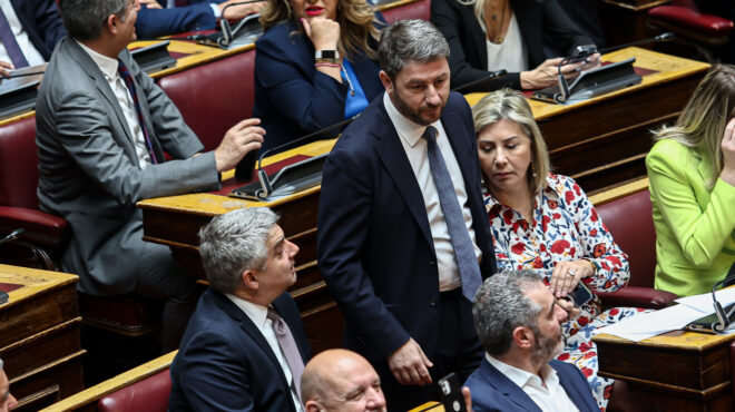 το-πασοκ-απαντά-στα-πυρά-για-κωνσταντι-564123343