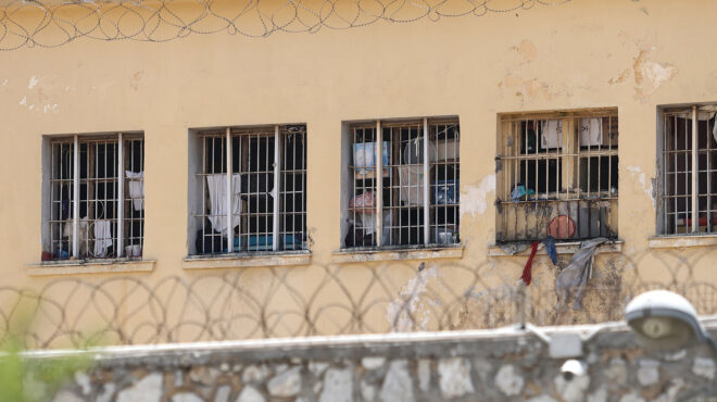 έφοδος-της-ελ-ασ-στις-φυλακές-κορυδαλλ-564148795