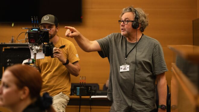 υβρεις-και-έμπνευση-564145378