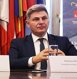 Θεωρείο: Πίεση για ποινές-1