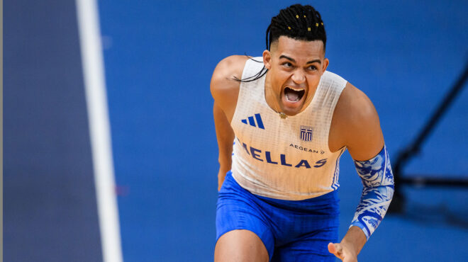 ασημένιος-ο-καραλής-στο-παγκόσμιο-πρω-564138892