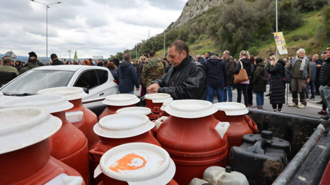 παράθυρο-για-τα-τυροκομικά-προϊόντ-564148615