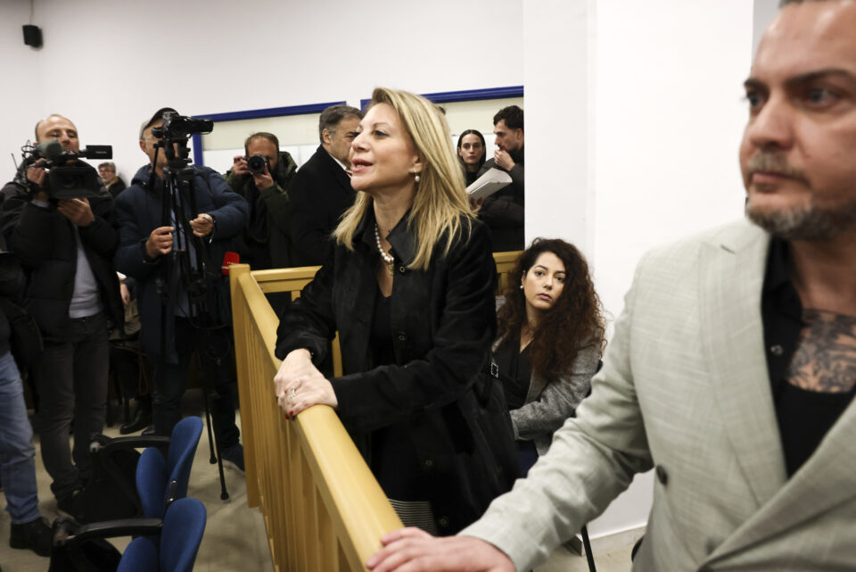 Δίκη για τα Τέμπη: Διακόπηκε για την 1η Απριλίου μετά από ώρες αντεγκλήσεων για την αίθουσα-1