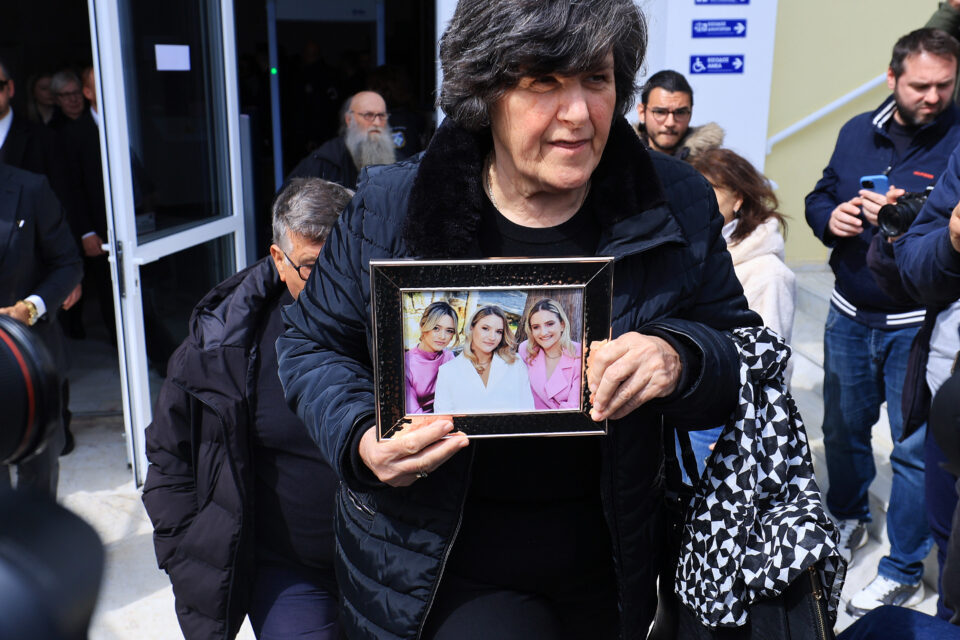 Δίκη για τα Τέμπη: Διακόπηκε για την 1η Απριλίου μετά από ώρες αντεγκλήσεων για την αίθουσα-2