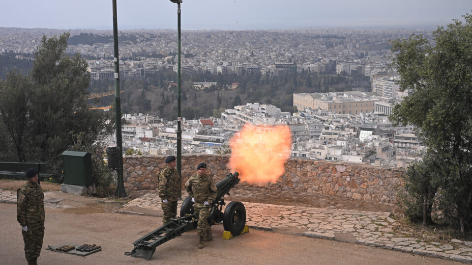 25η Μαρτίου: Μεγαλειώδης η στρατιωτική παρέλαση στην Αθήνα [φωτογραφίες]-10