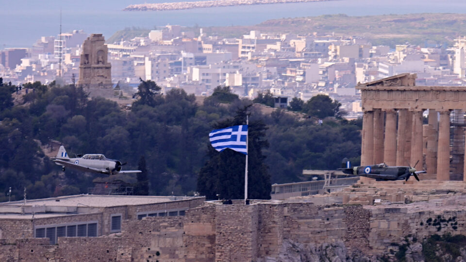 25η Μαρτίου: Μεγαλειώδης η στρατιωτική παρέλαση στην Αθήνα [φωτογραφίες]-3