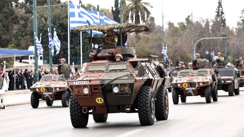 25η Μαρτίου: Μεγαλειώδης η στρατιωτική παρέλαση στην Αθήνα [φωτογραφίες]-1