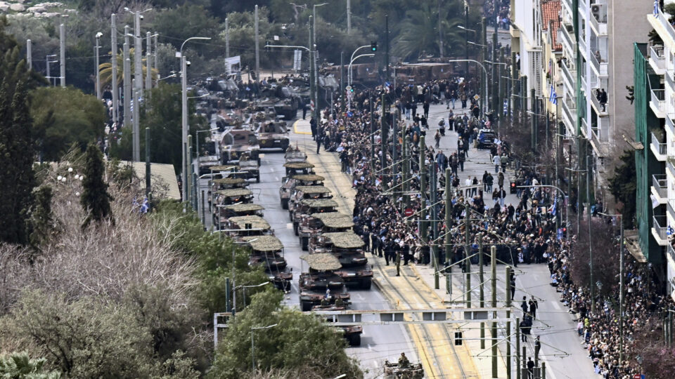 25η Μαρτίου: Μεγαλειώδης η στρατιωτική παρέλαση στην Αθήνα [φωτογραφίες]-2
