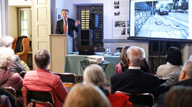 πρέσβης-της-ελβετίας-στην-ελλάδα-η-αθ-564151888