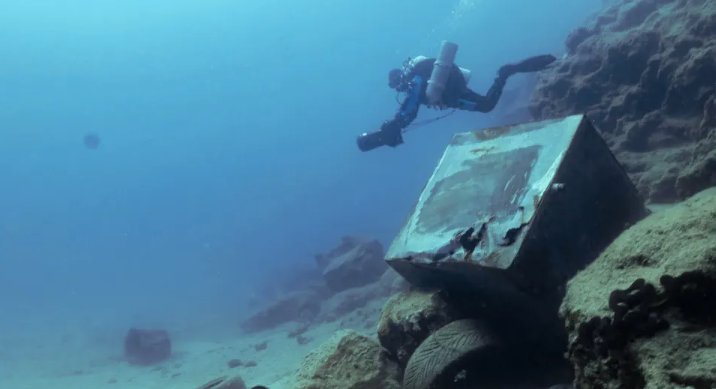 Αγκίστρι: Μια χωματερή στον βυθό της θάλασσας-5