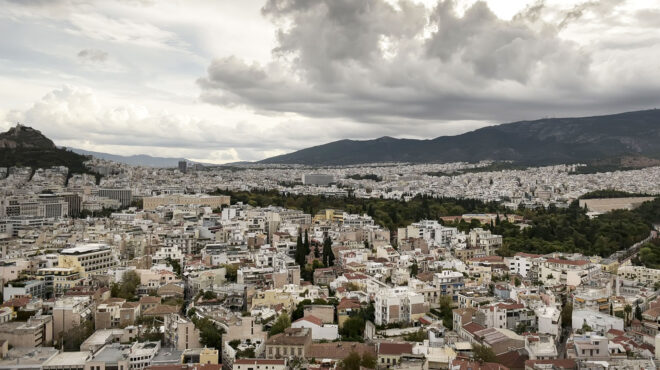 βουτιά-ζήτησης-για-χρυσή-βίζα-μετά-τ-564141601